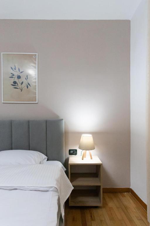 Light-2 Lovely Apartment In Tirana Buitenkant foto