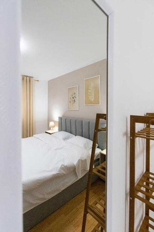 Light-2 Lovely Apartment In Tirana Buitenkant foto