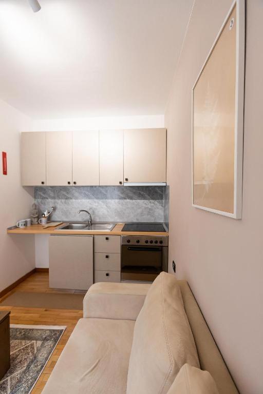 Light-2 Lovely Apartment In Tirana Buitenkant foto