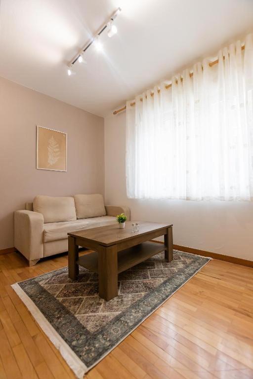 Light-2 Lovely Apartment In Tirana Buitenkant foto