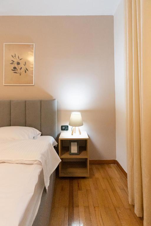 Light-2 Lovely Apartment In Tirana Buitenkant foto
